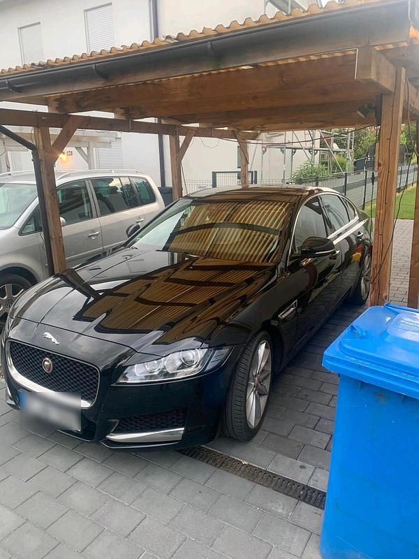 Gebraucht Jaguar XF 180 PS (132 kW) 2016 Schwarz Limousine