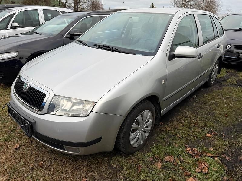 Grau Gebraucht 2004 Skoda Fabia Kombi | 900 € (Superpreis) - Bild 1/4