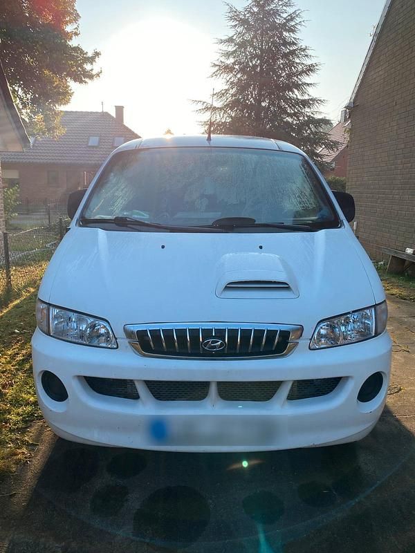 Weiß Gebraucht 2006 Hyundai H-1 Van / Kleinbus | 4.400 € - Bild 1/4