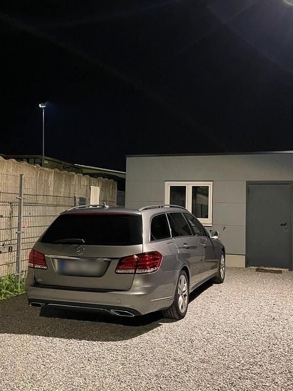 Gebraucht Mercedes E220 170 PS (125 kW) 2015 Silber Kombi