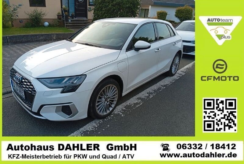Weiß Gebraucht 2022 Audi A3 Sportback e-tron Advanced Limousine | 26.500 € (Fairer Preis) - Bild 1/4