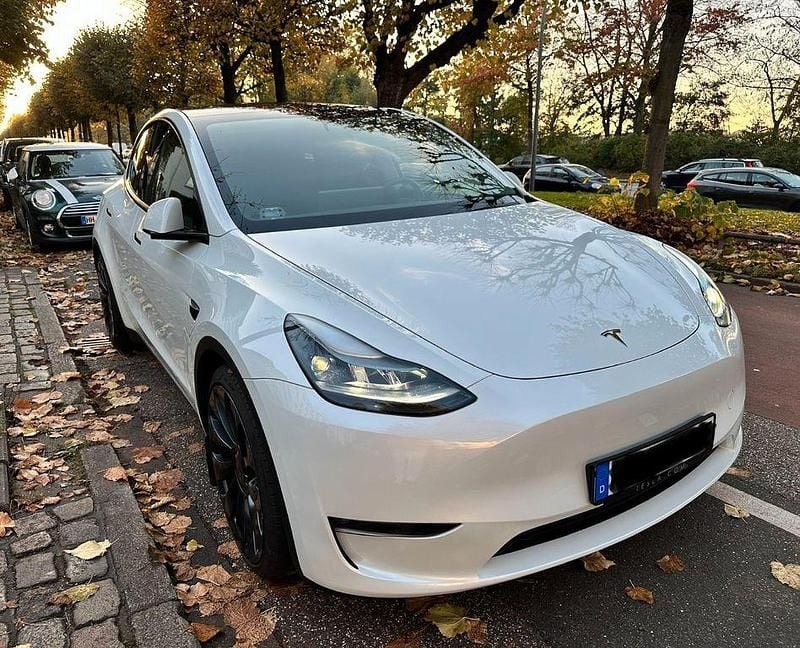 Weiß Gebraucht 2023 Tesla Model Y Performance SUV | 39.599 € (Guter Preis) - Bild 1/4