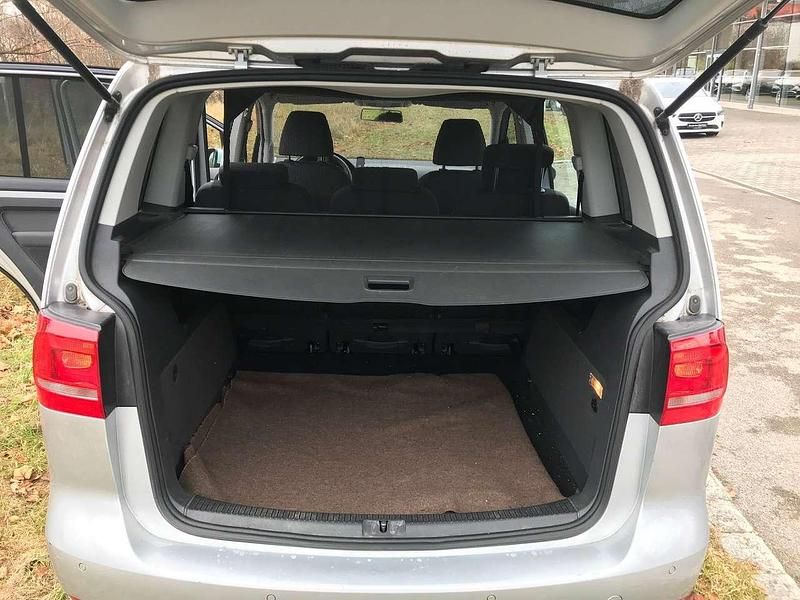 Gebraucht VW Touran Trendline 105 PS (77 kW) 2014 Silber Van / Kleinbus