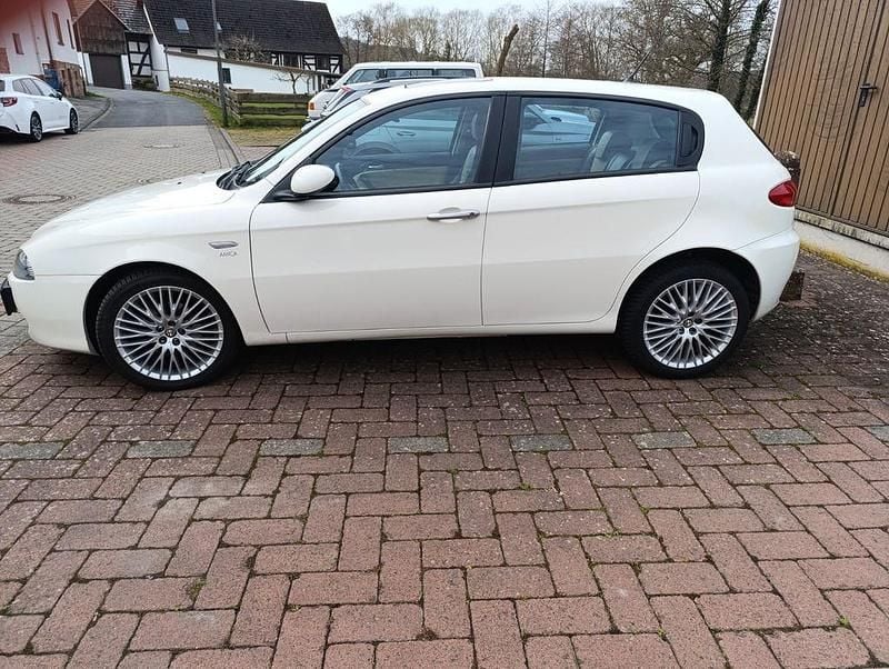 Gebraucht Alfa Romeo 147 120 PS (88 kW) 2007 Weiß Kleinwagen