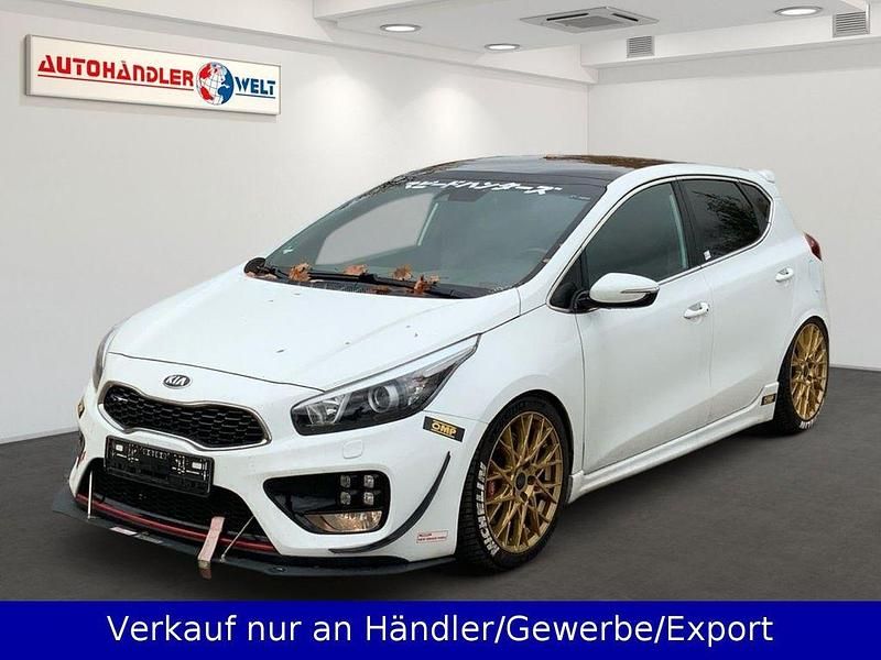 Weiß Gebraucht 2018 Kia Ceed GT-Track Limousine | 12.499 € (Superpreis) - Bild 1/4