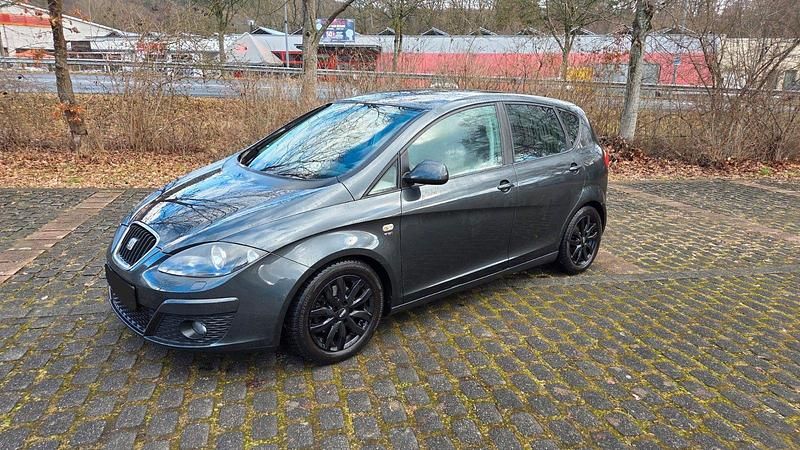 Gebraucht Seat Altea Style 125 PS (91 kW) 2009 Grau Van / Kleinbus