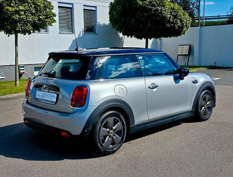 Gebraucht Mini Cooper SE Essential 135 kW (184 PS) 2023 Silber Kleinwagen