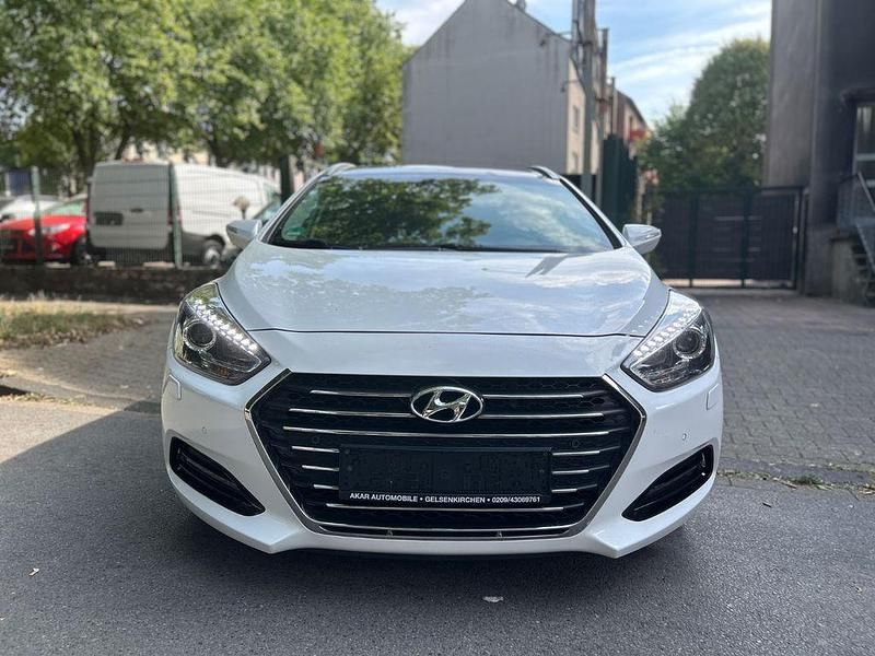 Weiß Gebraucht 2017 Hyundai i40 Premium Kombi | 11.900 € (Fairer Preis) - Bild 1/4