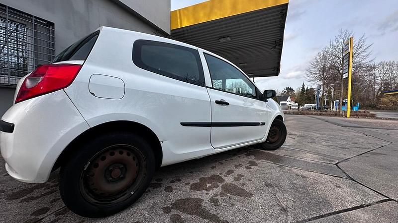 Gebraucht Renault Clio II Campus 68 PS (50 kW) 2007 Weiß Kleinwagen