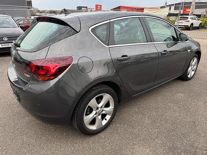 Gebraucht Opel Astra Sport 140 PS (102 kW) 2011 Grau Kleinwagen