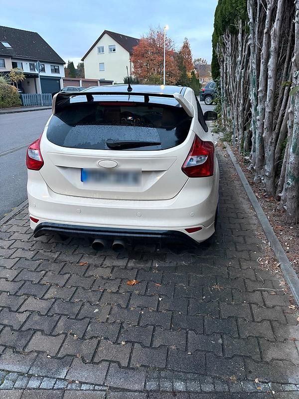 Gebraucht Ford Focus ST 250 PS (183 kW) 2013 Schwarz Limousine