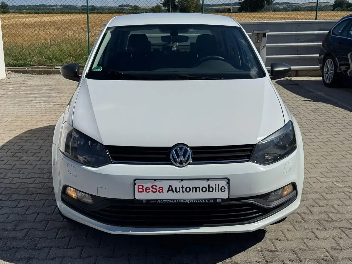 Gebraucht VW Polo Trendline 75 PS (55 kW) 2015 Weiß Limousine
