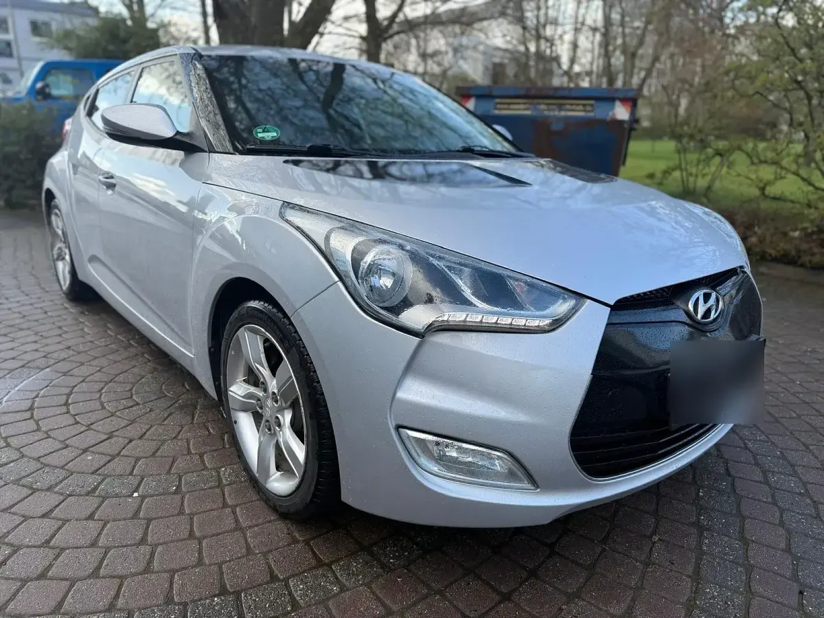 Gebraucht Hyundai Veloster Trend 140 PS (102 kW) 2011 Silber Kleinwagen