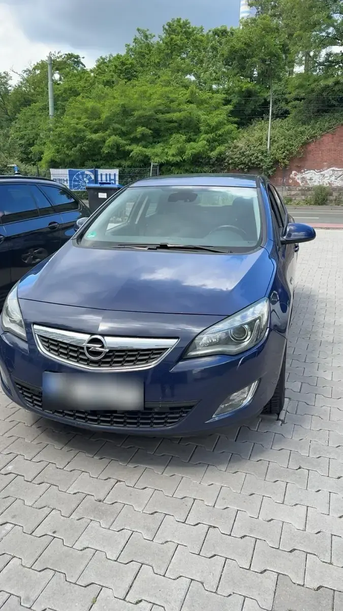 Gebraucht Opel Astra 87 PS (63 kW) 2011 Blau Limousine
