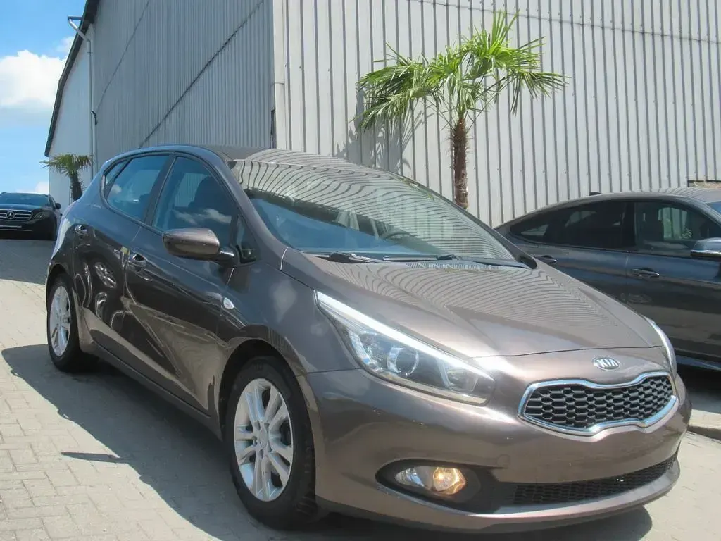 Gebraucht Kia Ceed Edition 7 99 PS (72 kW) 2013 Braun Kleinwagen