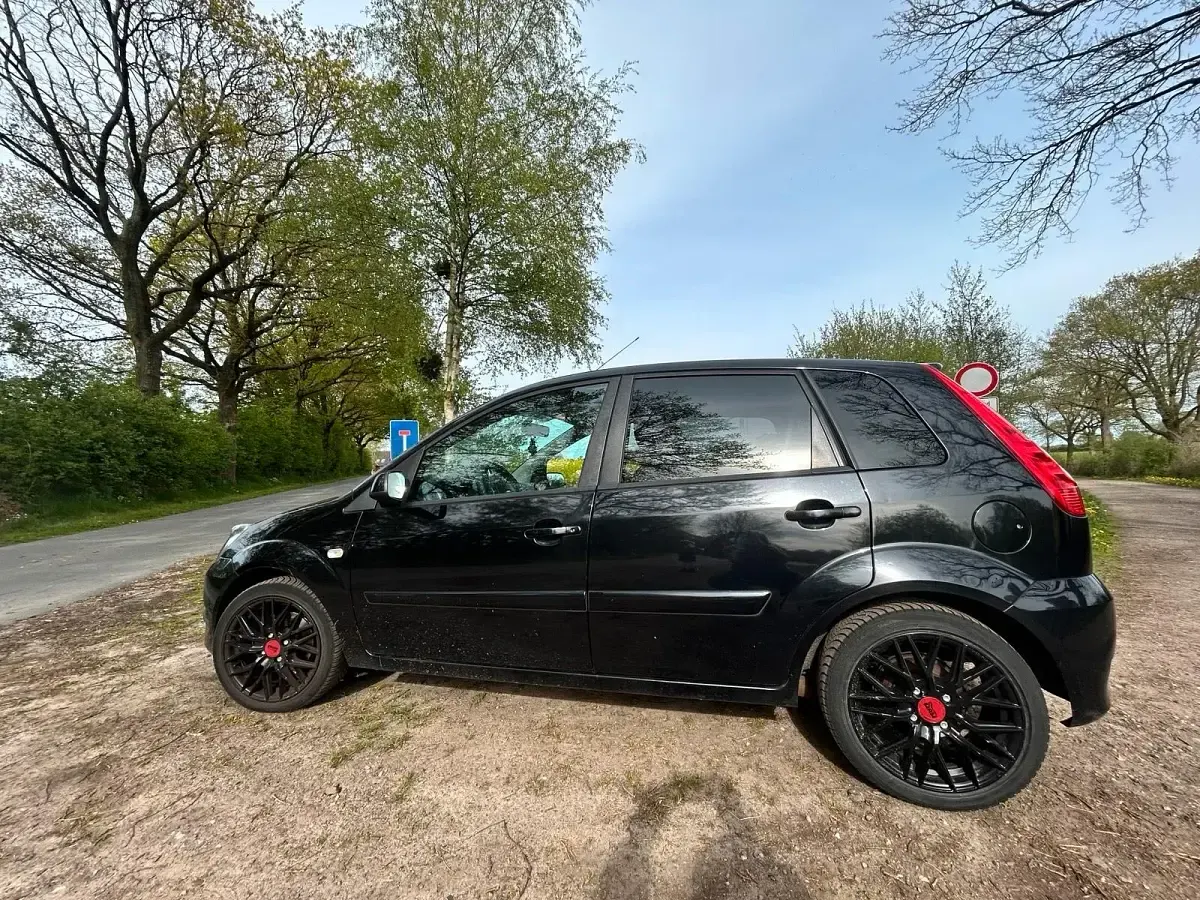 Gebraucht Ford Fiesta 80 PS (58 kW) 2008 Schwarz Kleinwagen