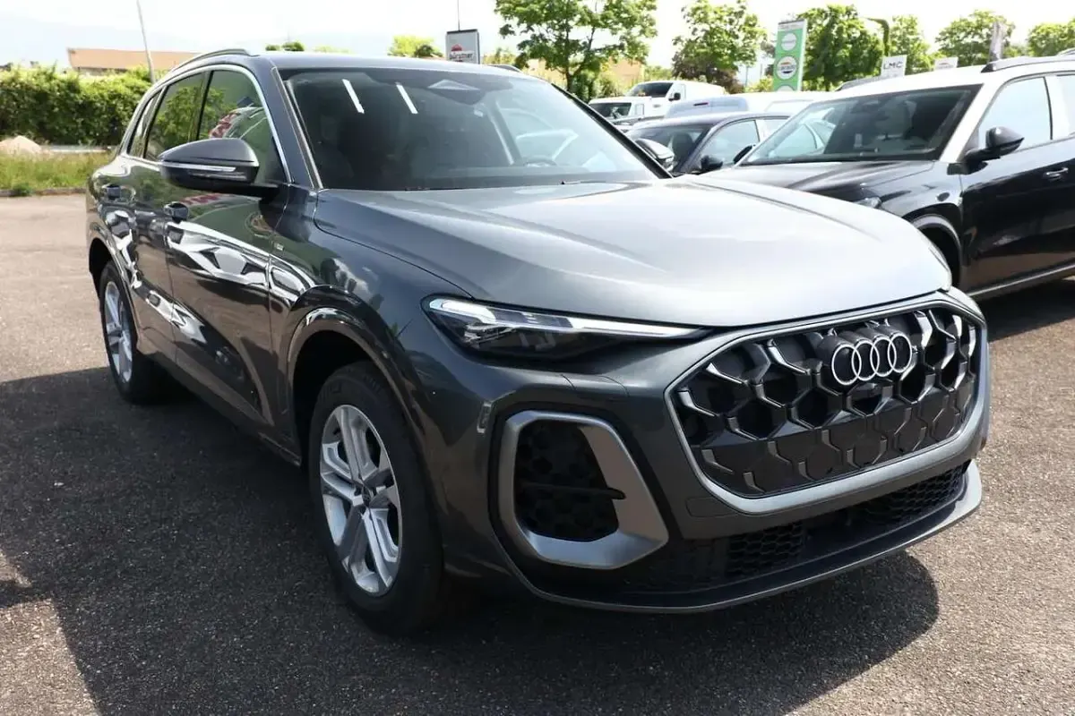 Neu Audi Q5 S-Line 204 PS (150 kW) 2025 Daytonagrau perleffekt SUV
