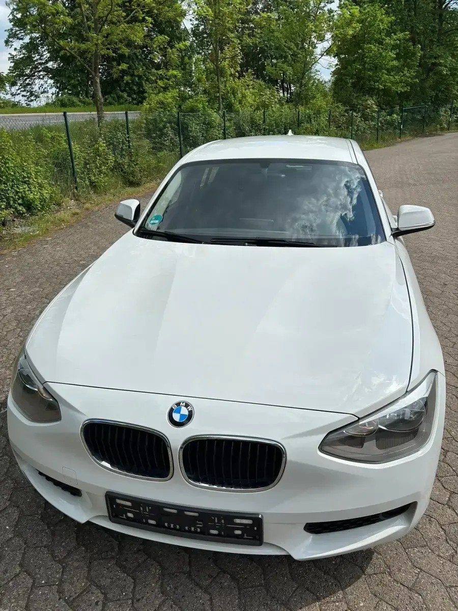 Gebraucht BMW 114 102 PS (75 kW) 2012 Weiß Kleinwagen
