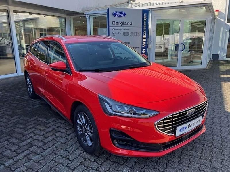 Gebraucht Ford Focus Titanium 125 PS (91 kW) 2024 Lackierung solid racerot Kombi