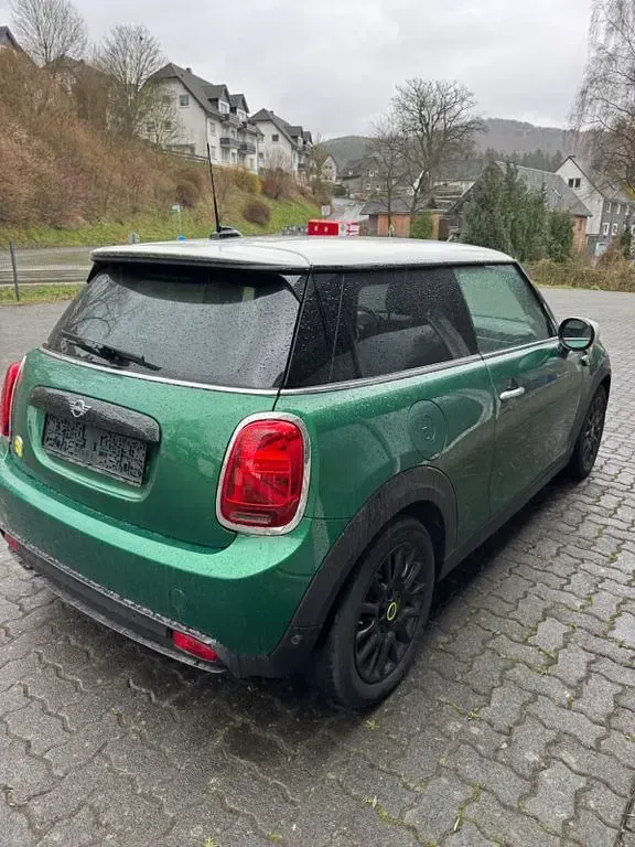 Usata Mini Cooper SE Classic 135 kW (184 CV) 2023 Verde Utilitaria