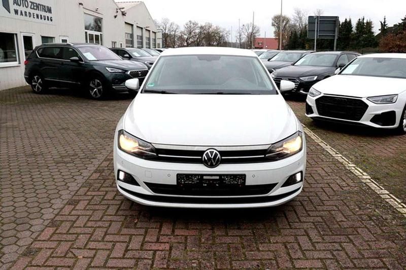 Weiß Gebraucht 2021 VW Polo Active Limousine | 14.260 € (Guter Preis) - Bild 1/3