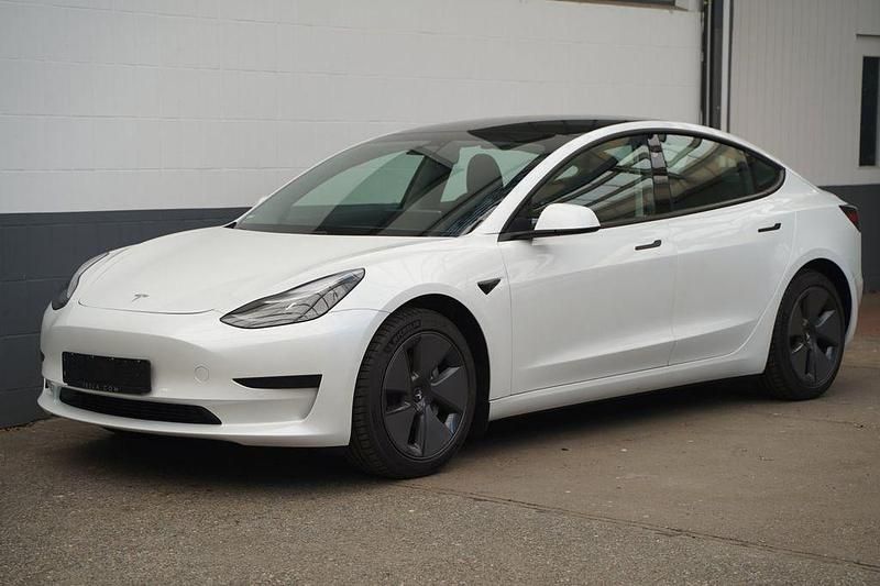 Weiß Gebraucht 2022 Tesla Model 3 Long Range AWD Limousine | 28.450 € (Guter Preis) - Bild 1/4