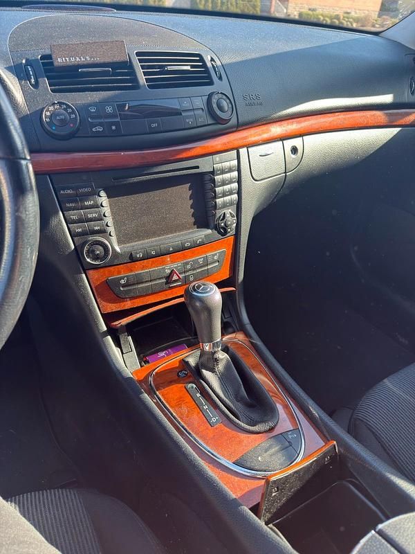 Gebraucht Mercedes E200 135 PS (99 kW) 2007 Schwarz Kombi