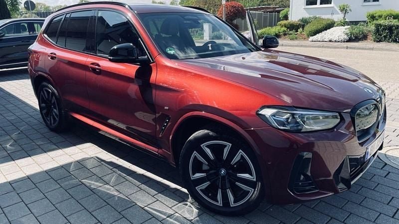 Gebraucht BMW iX3 Impressive 210 kW (286 PS) 2023 Rot SUV