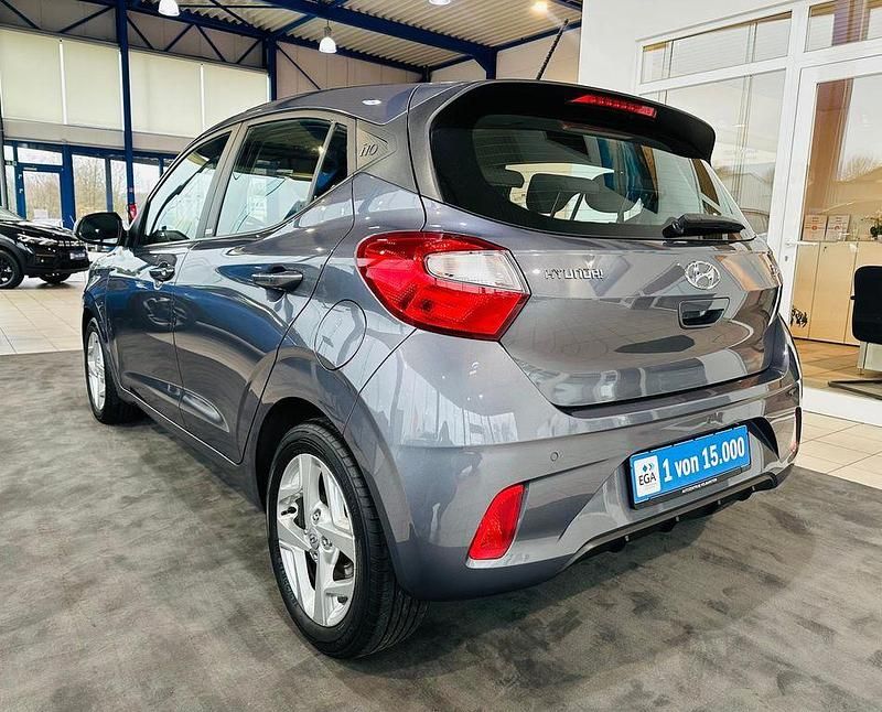 Gebraucht Hyundai i10 Trend 84 PS (61 kW) 2020 Star dust / met Kleinwagen