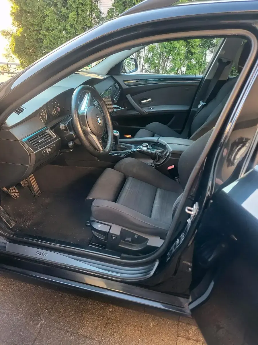 Gebraucht BMW 520 177 PS (130 kW) 2010 Schwarz Kombi