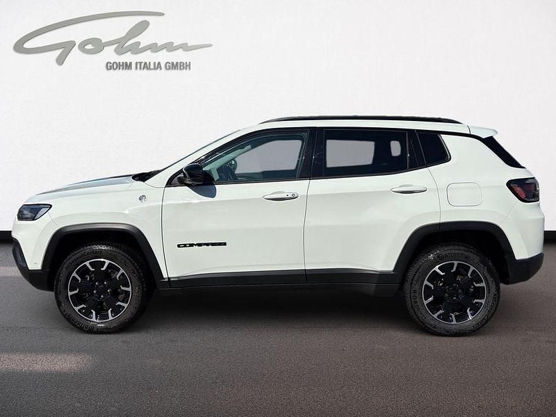 Gebraucht Jeep Compass Trailhawk 241 PS (177 kW) 2022 Weiß SUV