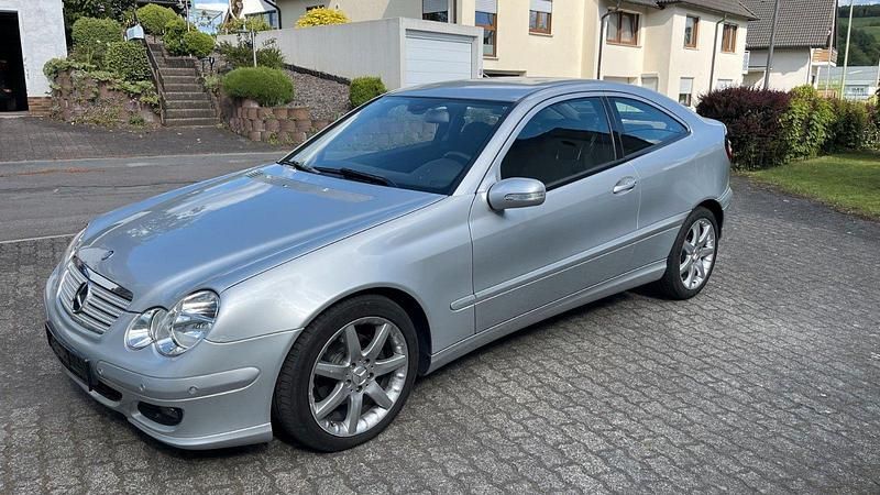 Silber Gebraucht 2006 Mercedes C180 Coupé | 5.000 € (Fairer Preis) - Bild 1/4