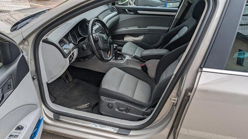 Gebraucht Skoda Superb 260 PS (191 kW) 2012 Grau Limousine