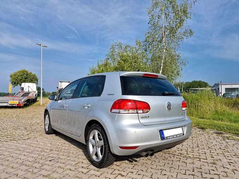 Gebraucht VW Golf VI Team 140 PS (102 kW) 2010 Grau Kleinwagen