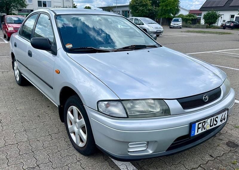 Silber Gebraucht 1998 Mazda 323S Limousine | 600 € - Bild 1/4