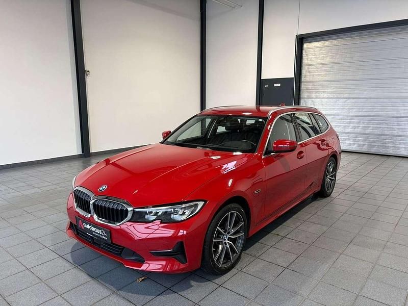 Gebraucht BMW 320e Advantage 204 PS (150 kW) 2021 Rot Kombi