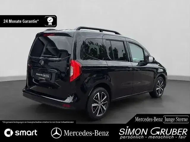 Gebraucht Mercedes T180 Progressive 131 PS (96 kW) 2024 Schwarz Van / Kleinbus