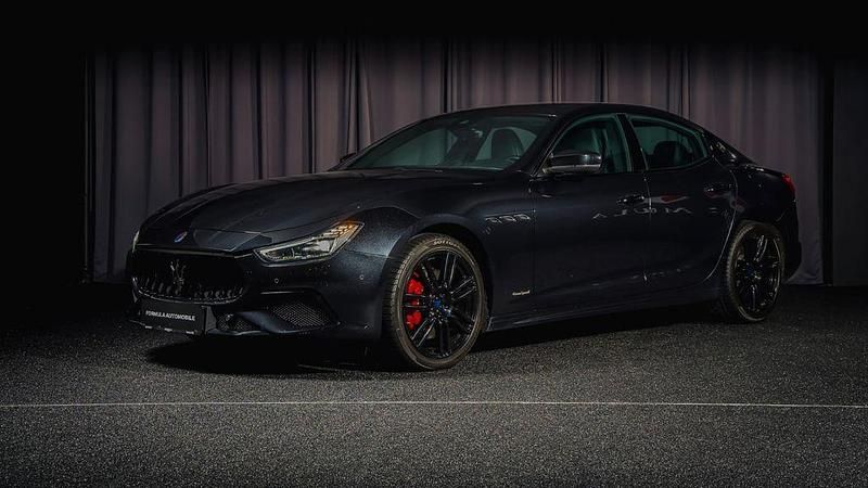 Schwarz Gebraucht 2018 Maserati Ghibli Coupé | 39.865 € (Teuer) - Bild 1/4