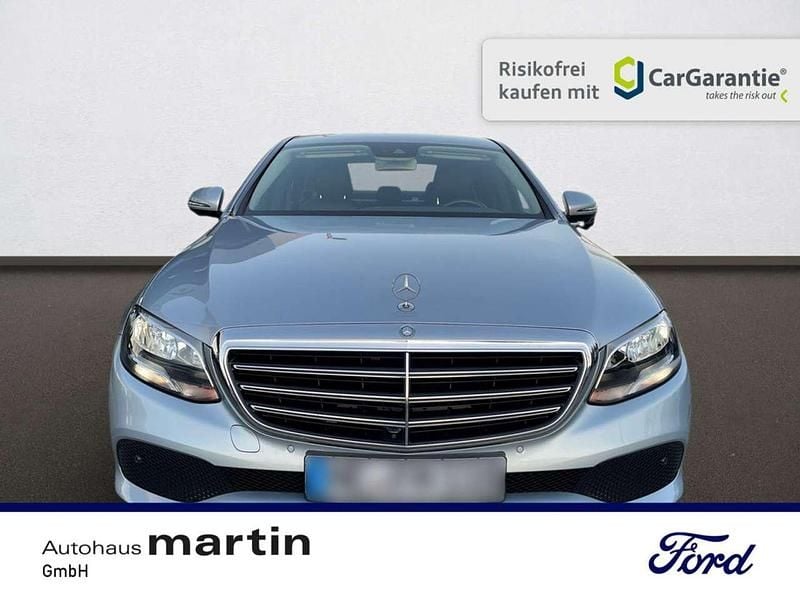 Gebraucht Mercedes E220 194 PS (142 kW) 2016 Diamantsilber Limousine
