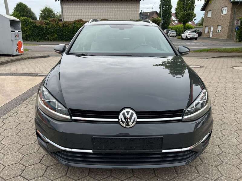 Uranograu Gebraucht 2018 VW Golf VII Comfortline Kombi | 12.990 € (Guter Preis) - Bild 1/4