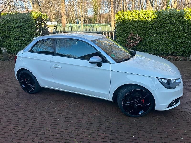 Gebraucht Audi A1 86 PS (63 kW) 2010 Weiß Kleinwagen