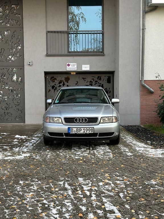 Silber Gebraucht 1998 Audi A4 Limousine | 3.300 € - Bild 1/4