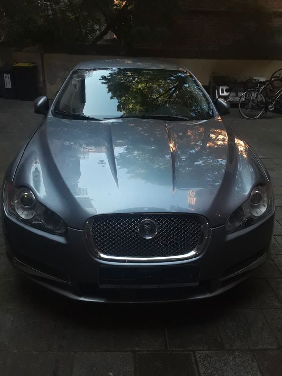 Grau Gebraucht 2011 Jaguar XF Premium Luxury Limousine | 4.950 € (Superpreis) - Bild 1/4