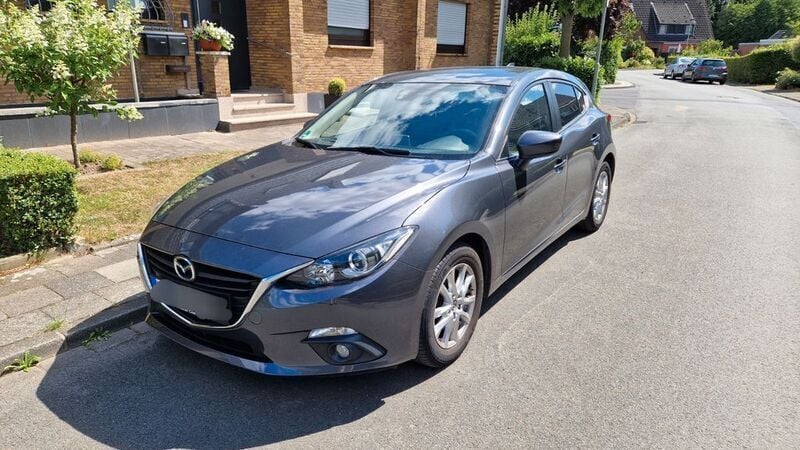 Grau Gebraucht 2016 Mazda 3 Limousine | 14.400 € (Fairer Preis) - Bild 1/4