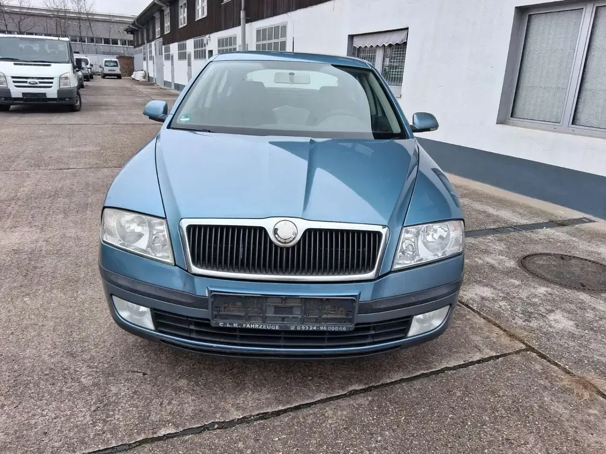 Gebraucht Skoda Octavia Ambiente 105 PS (77 kW) 2008 Blau Limousine