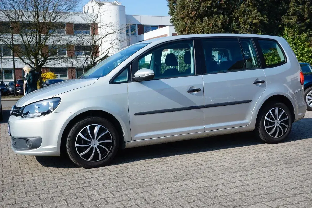 Gebraucht VW Touran Style 140 PS (102 kW) 2011 Grau Van / Kleinbus