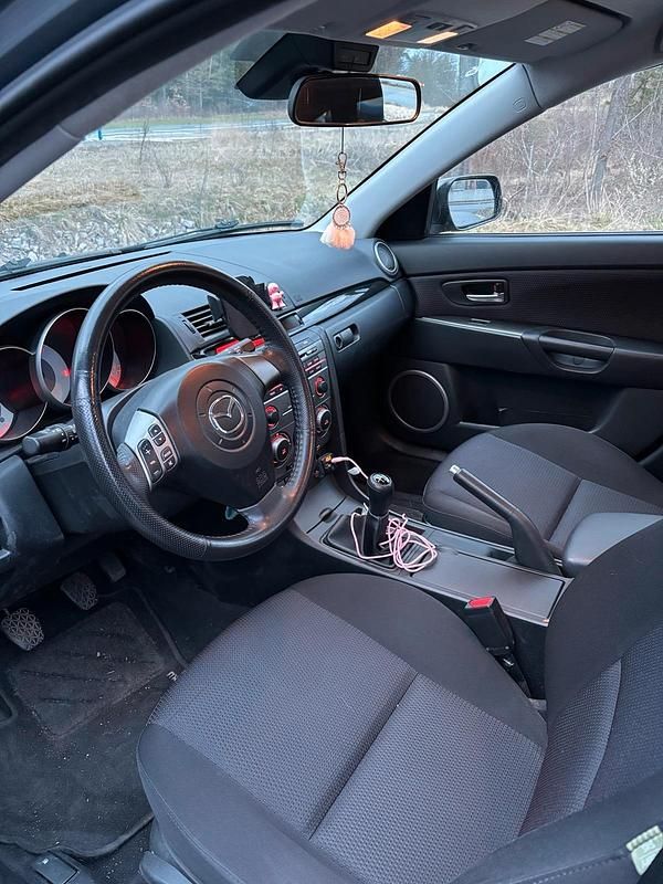 Używany Mazda 3 105 KM (77 kW) 2008 Szary Hatchback