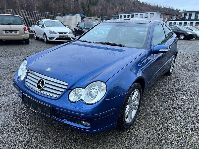 Gebraucht Mercedes C180 143 PS (105 kW) 2004 Blau Coupé