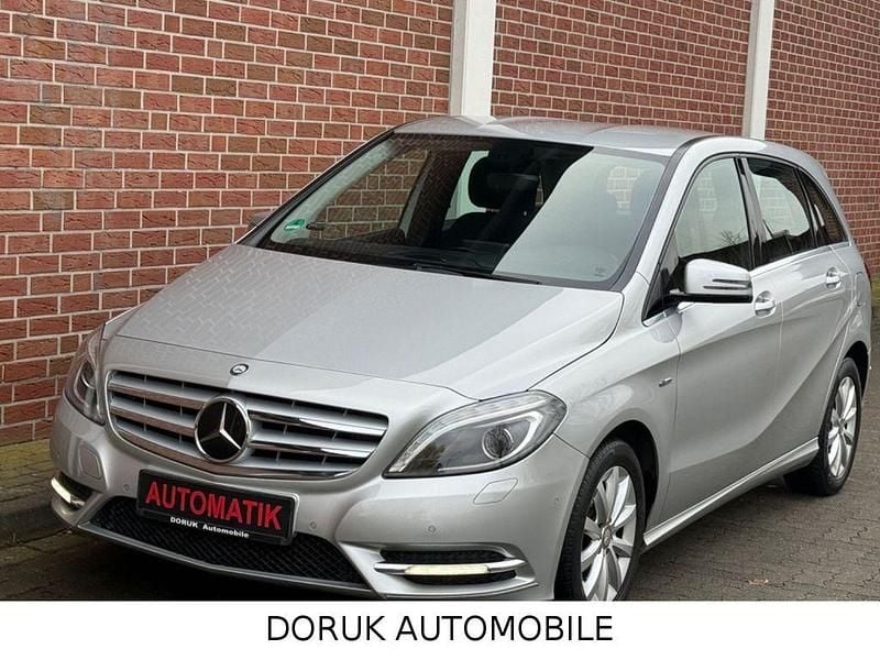 Gebraucht Mercedes B180 122 PS (89 kW) 2012 Silber Van / Kleinbus