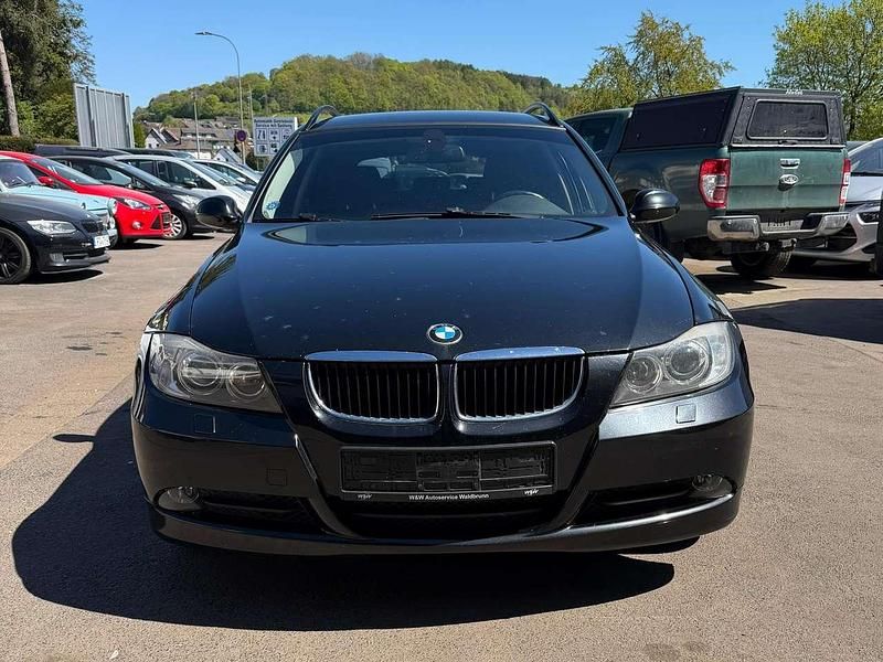 Gebraucht BMW 320 163 PS (119 kW) 2007 Black sapphire metallic Kombi
